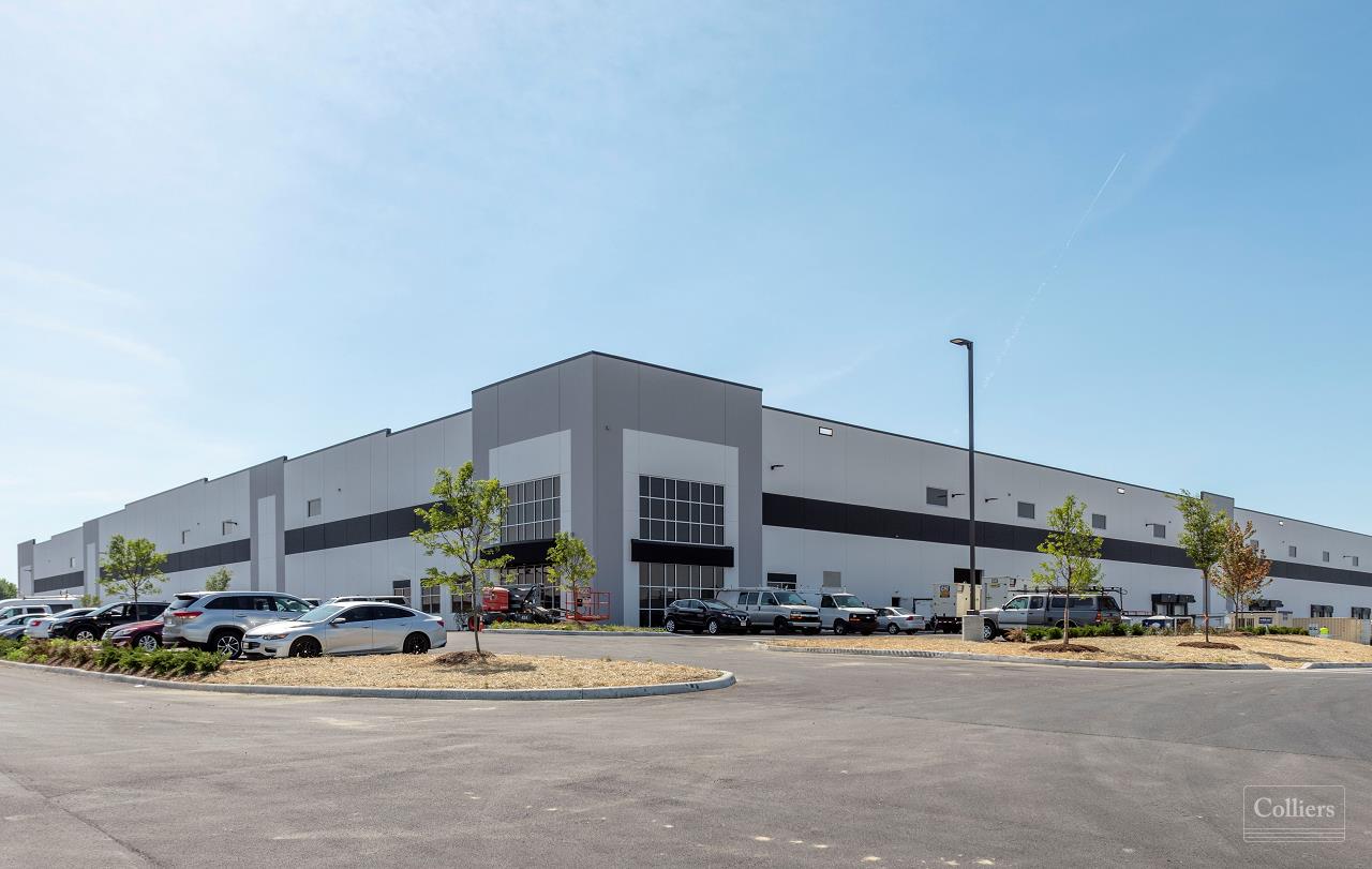 Southpoint Building C — Modern Bulk Distribution - #1