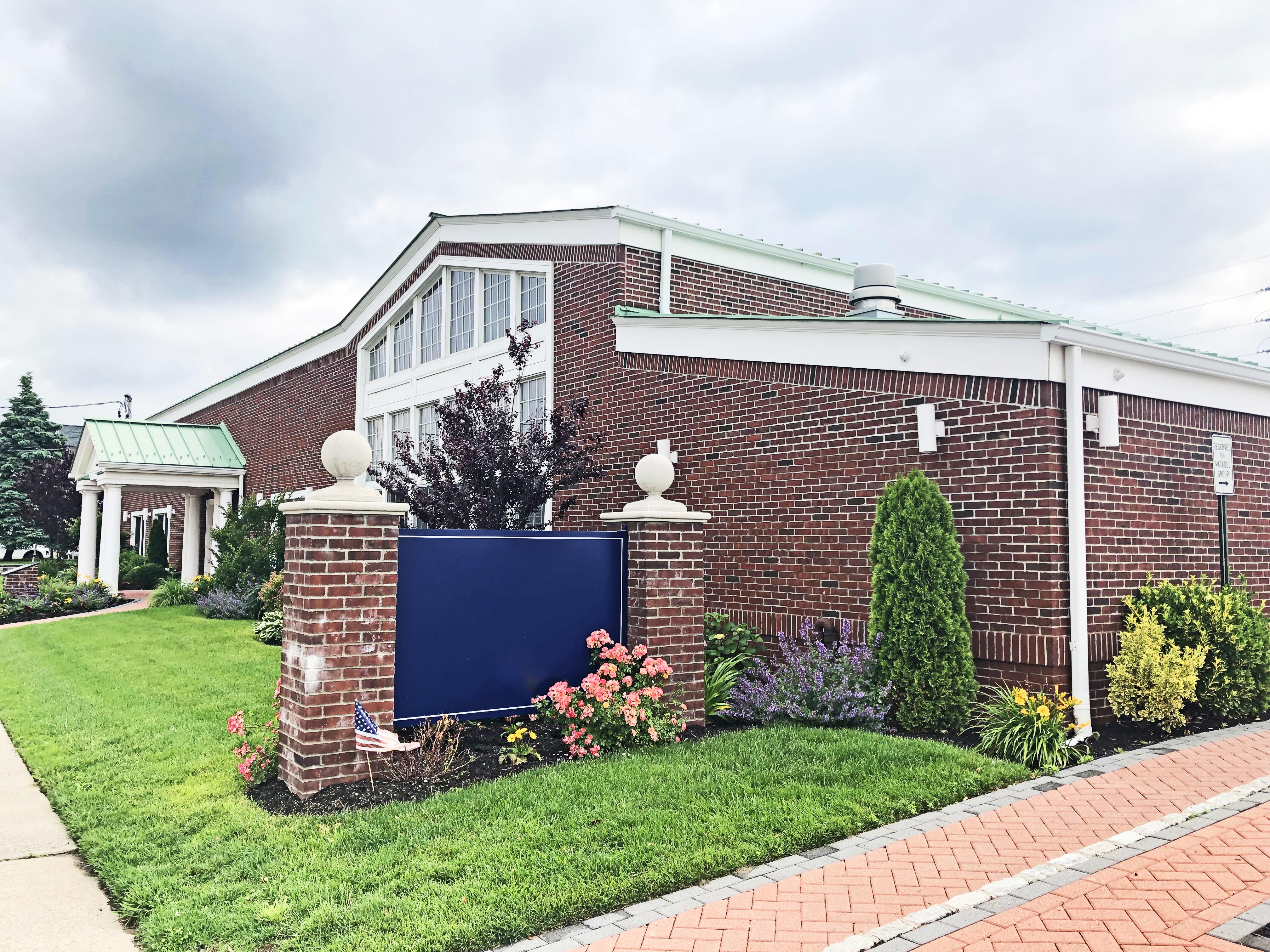 Multi-Tenant Office Building In The Heart Of Island Park - #1