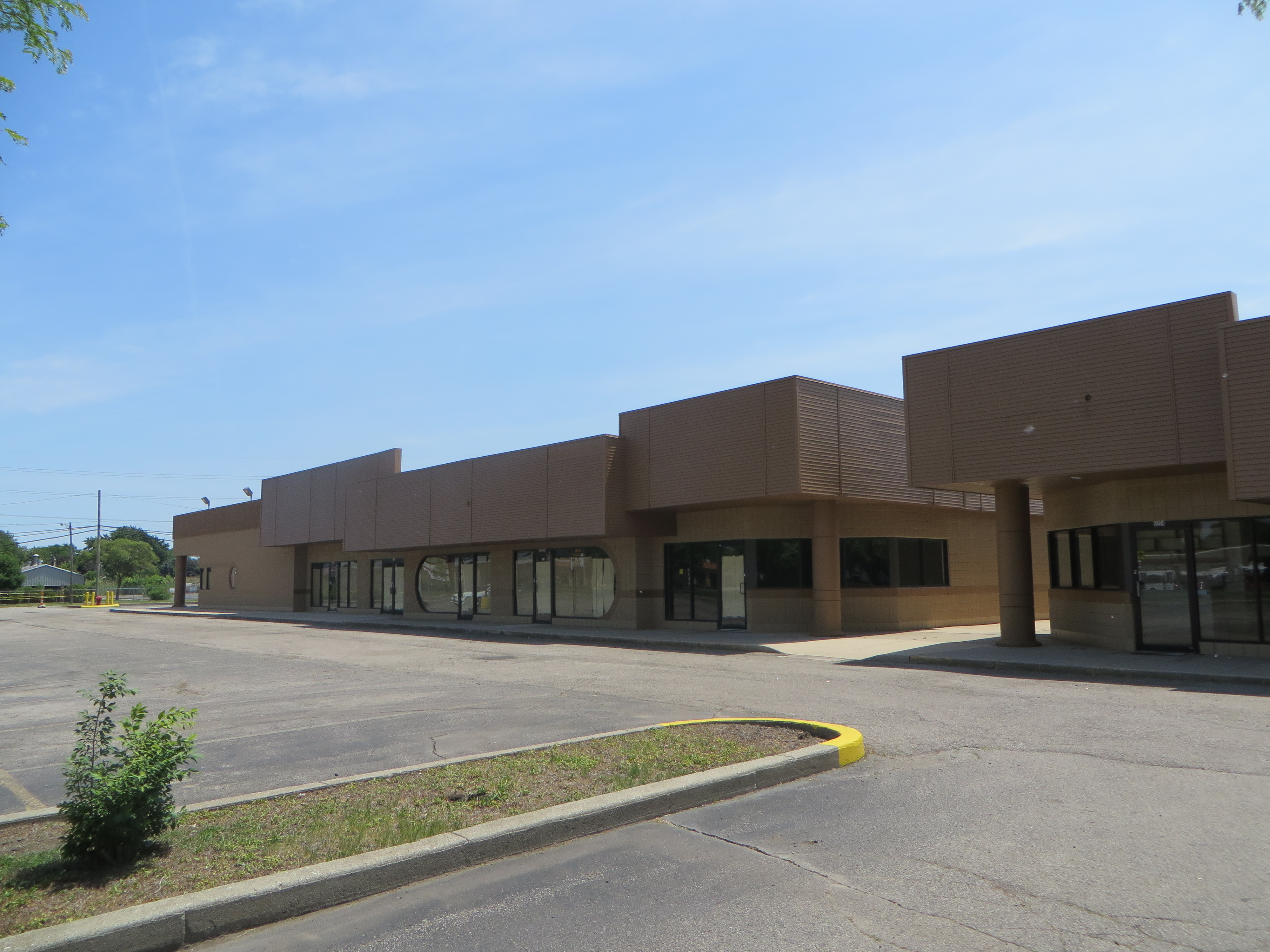For Lease or Sale > Allen Oaks Shopping Center - #7