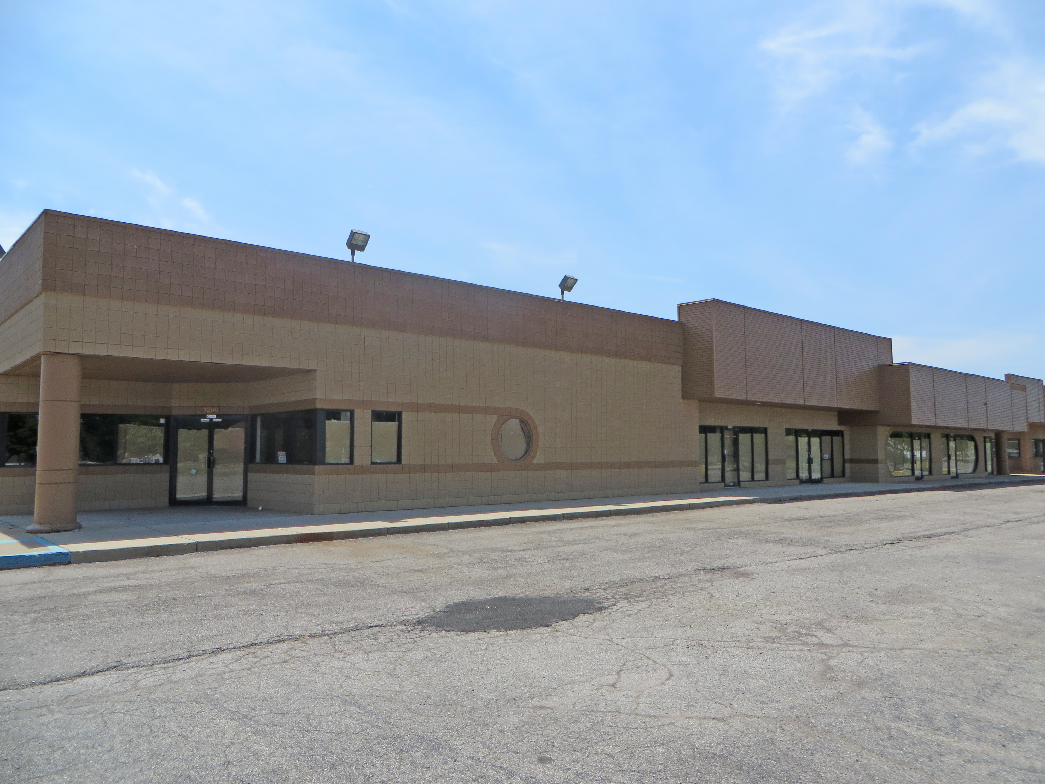 For Lease or Sale > Allen Oaks Shopping Center - #1