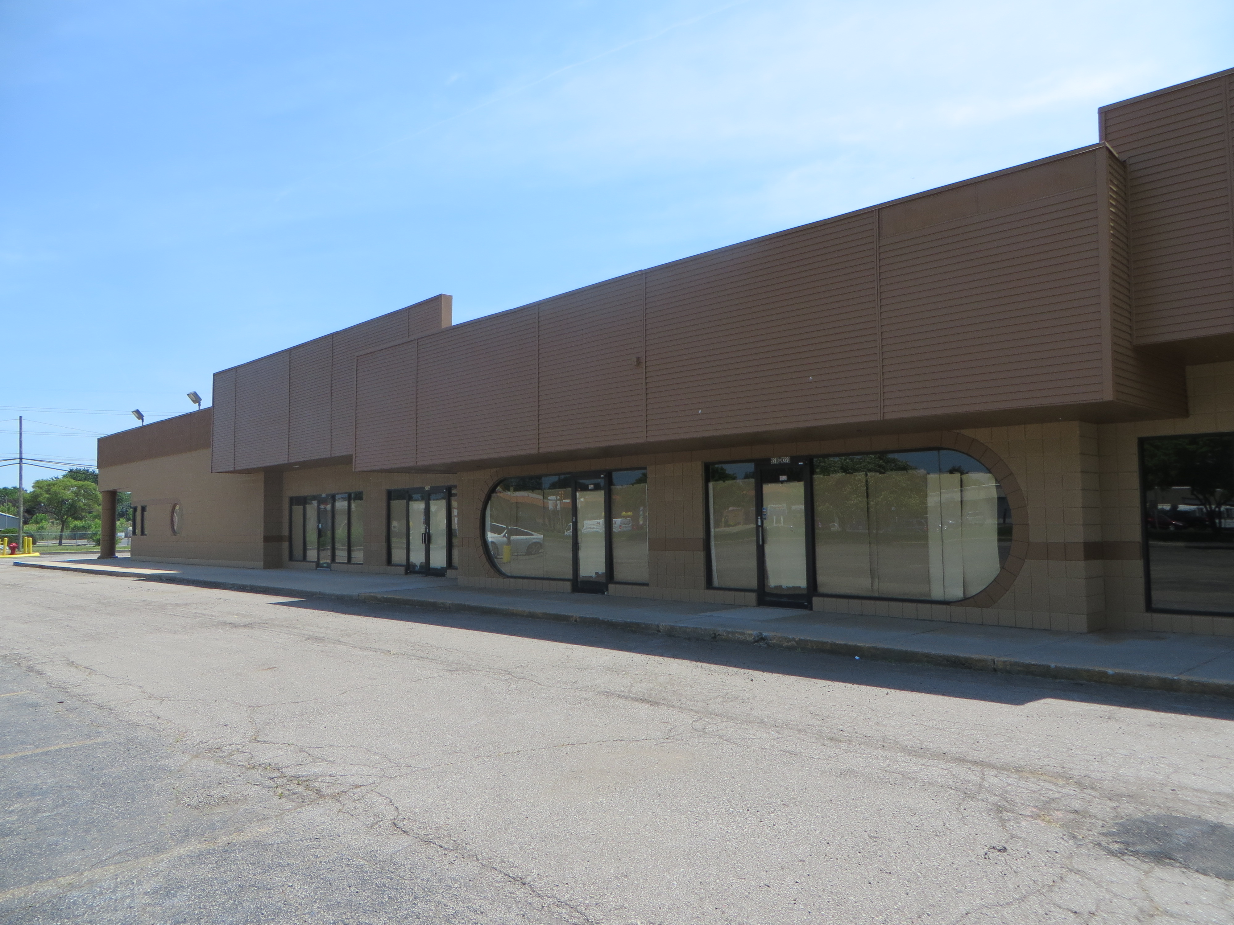For Lease or Sale > Allen Oaks Shopping Center - #3