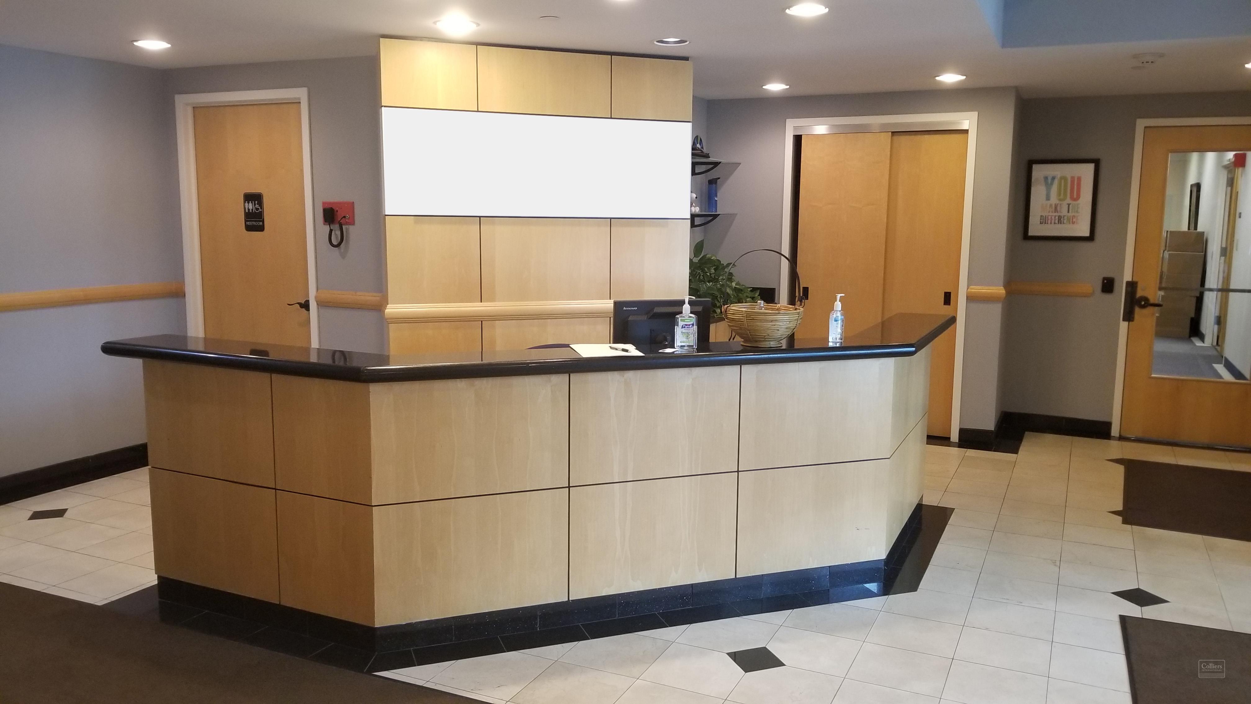 Garden City Office Space With Prominent Signage - #1