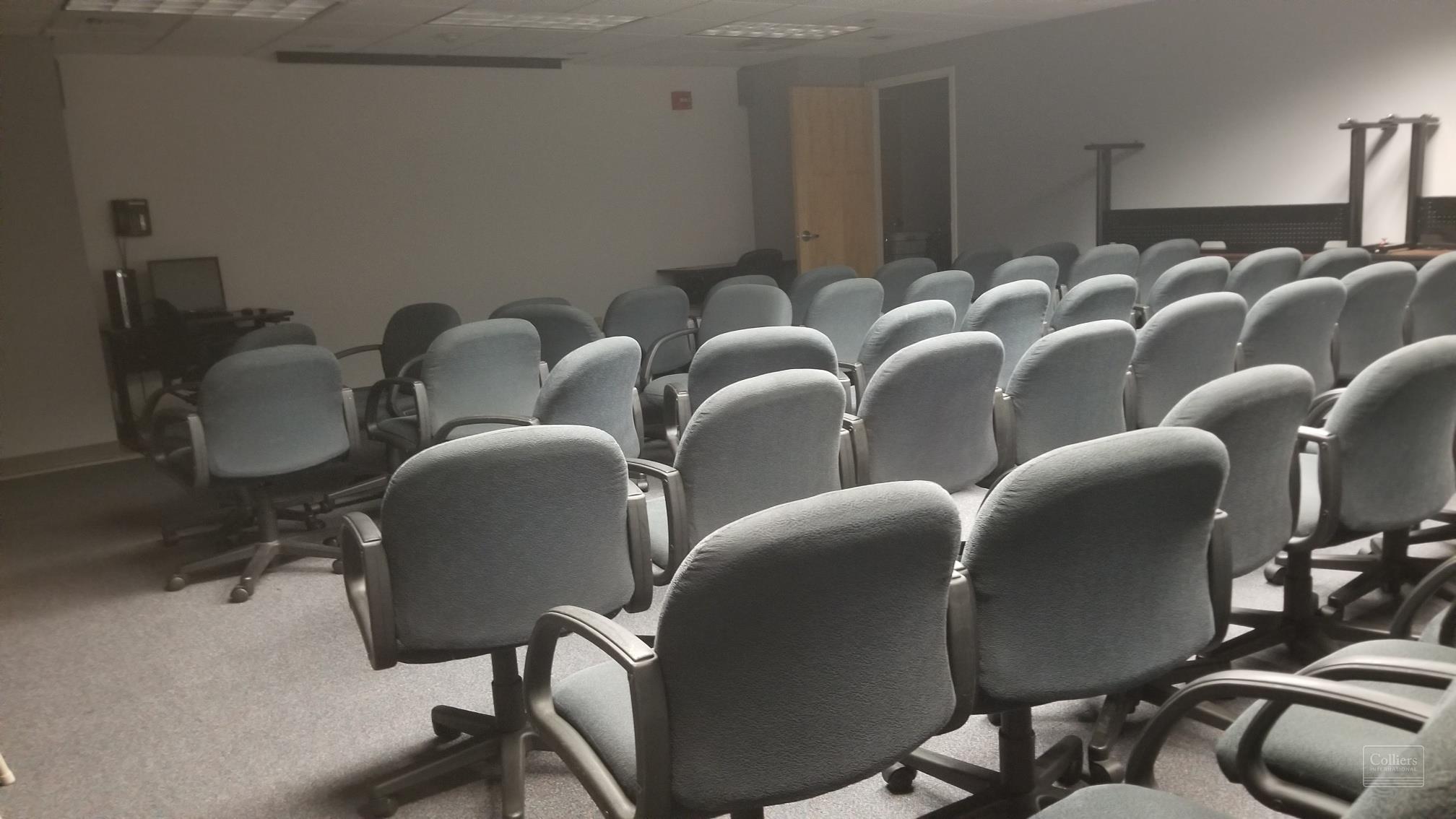 Garden City Office Space With Prominent Signage - #3