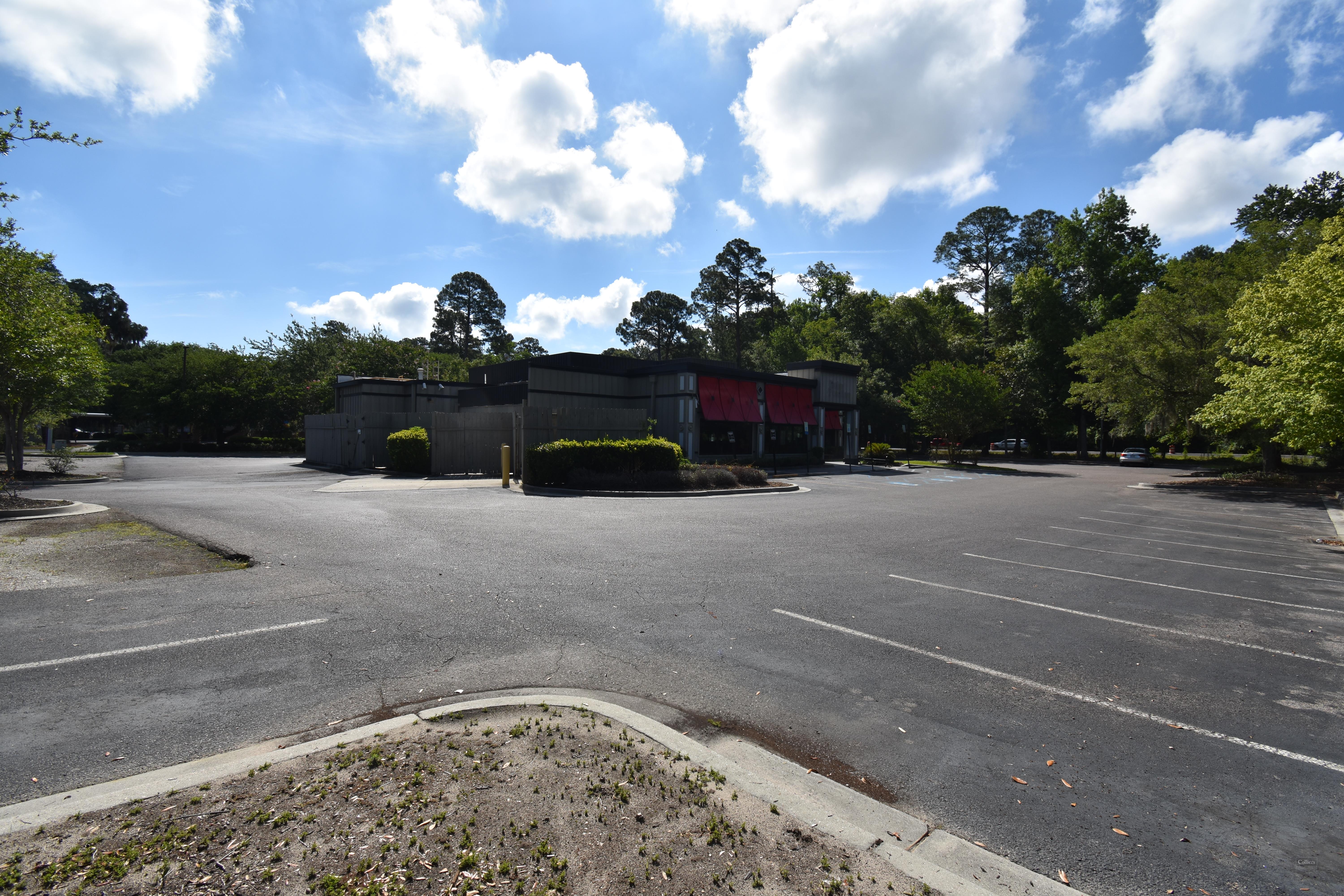 ±5,655-square-foot former restaurant available for lease, ground lease or redevelopment - #4